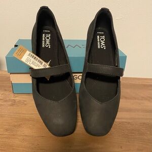 Toms Bianca black leather Mary Jane flat.
